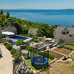 Greystone - House Villa