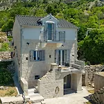 Villa Greystone - House