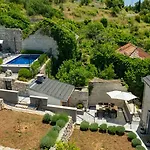Villa Greystone - House
