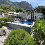 Villa Greystone - House