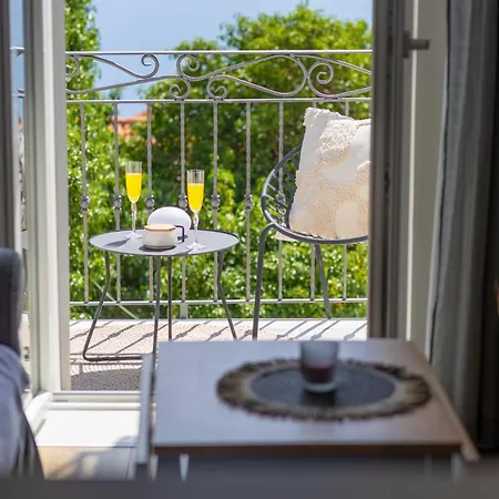 فيلة Greystone - House *