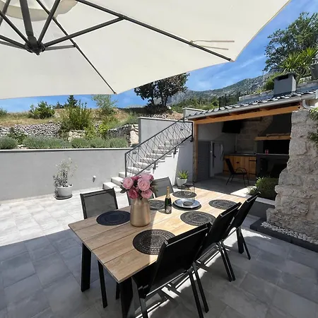 Villa Greystone - House