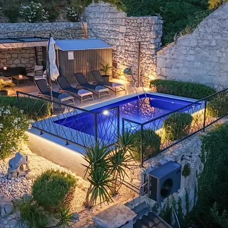 Villa Greystone - House