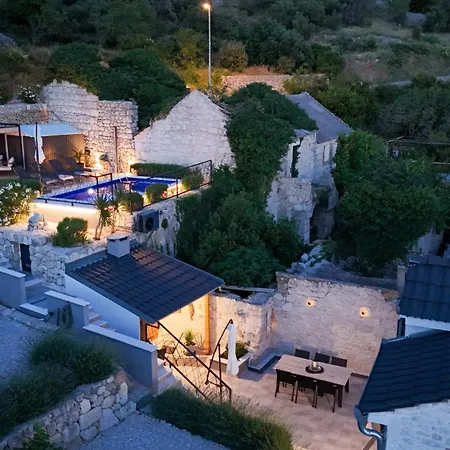 Greystone - House Villa