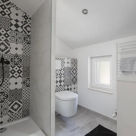فيلة Greystone - House