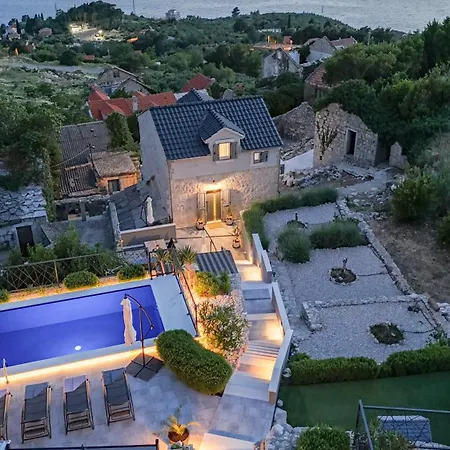 فيلة Greystone - House *