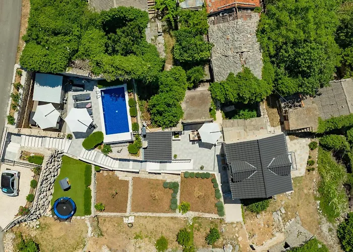 Villa Greystone - House