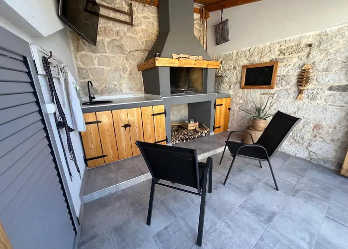 فيلة Greystone - House