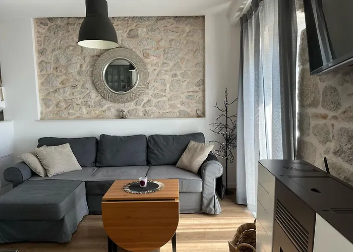 فيلة Greystone - House *