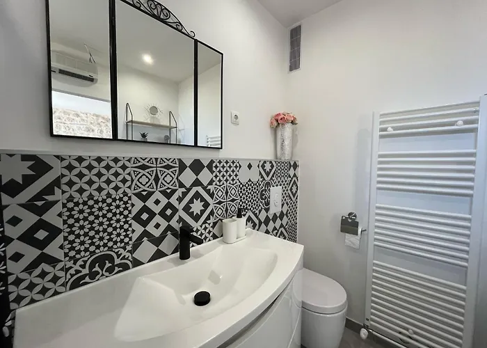 فيلة Greystone - House