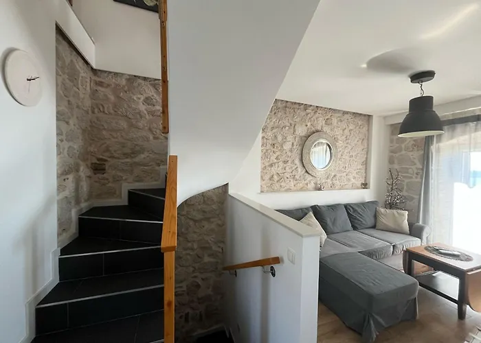 فيلة Greystone - House *